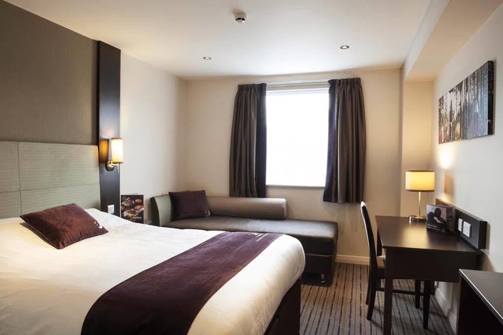 Premier Inn Гейл Екстер'єр фото